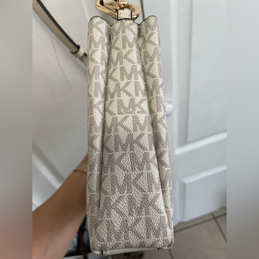 Michael Kors Trisha Leather crossbody - Picture 6 of 9